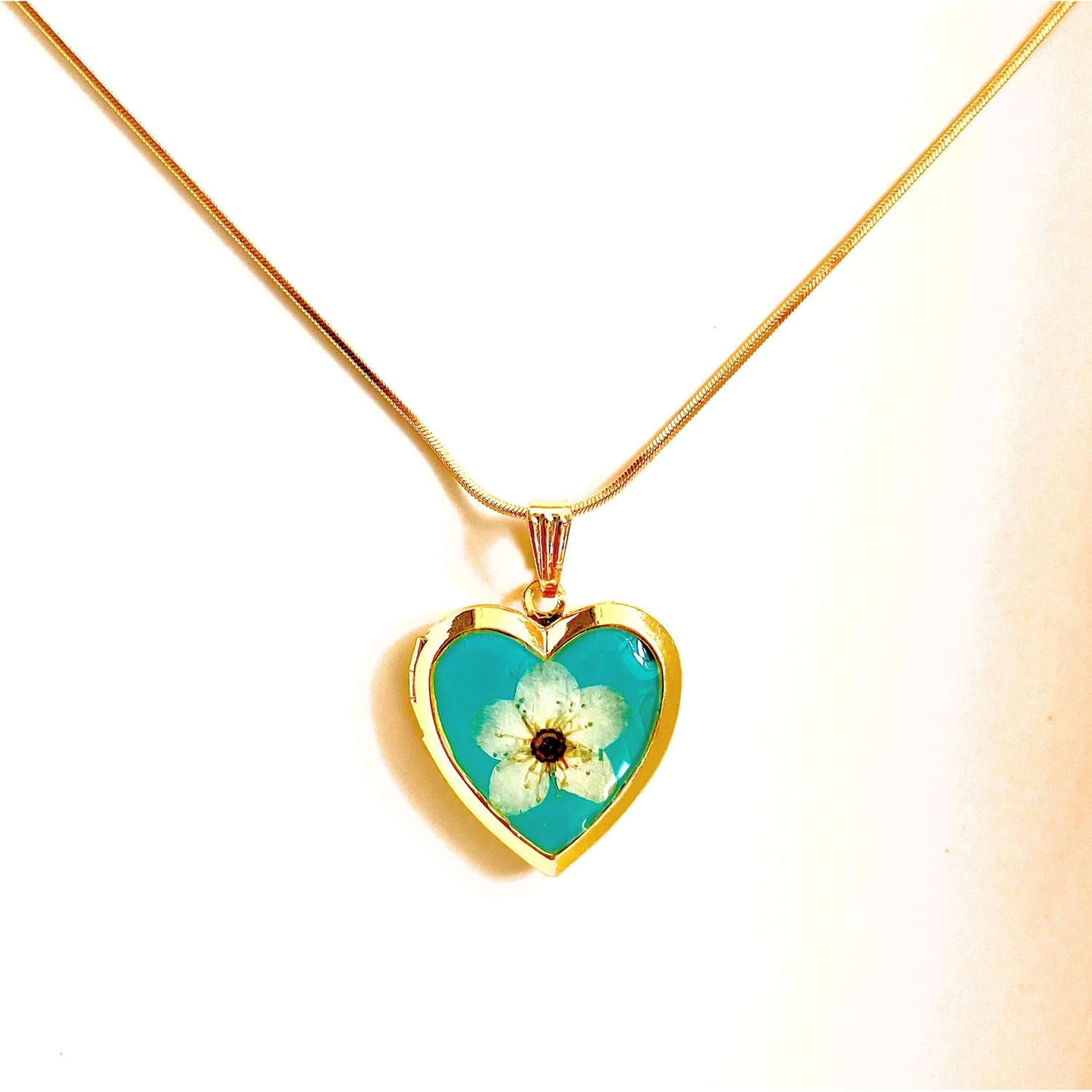 Heart Necklace With Ispirian Flower Photo Frame