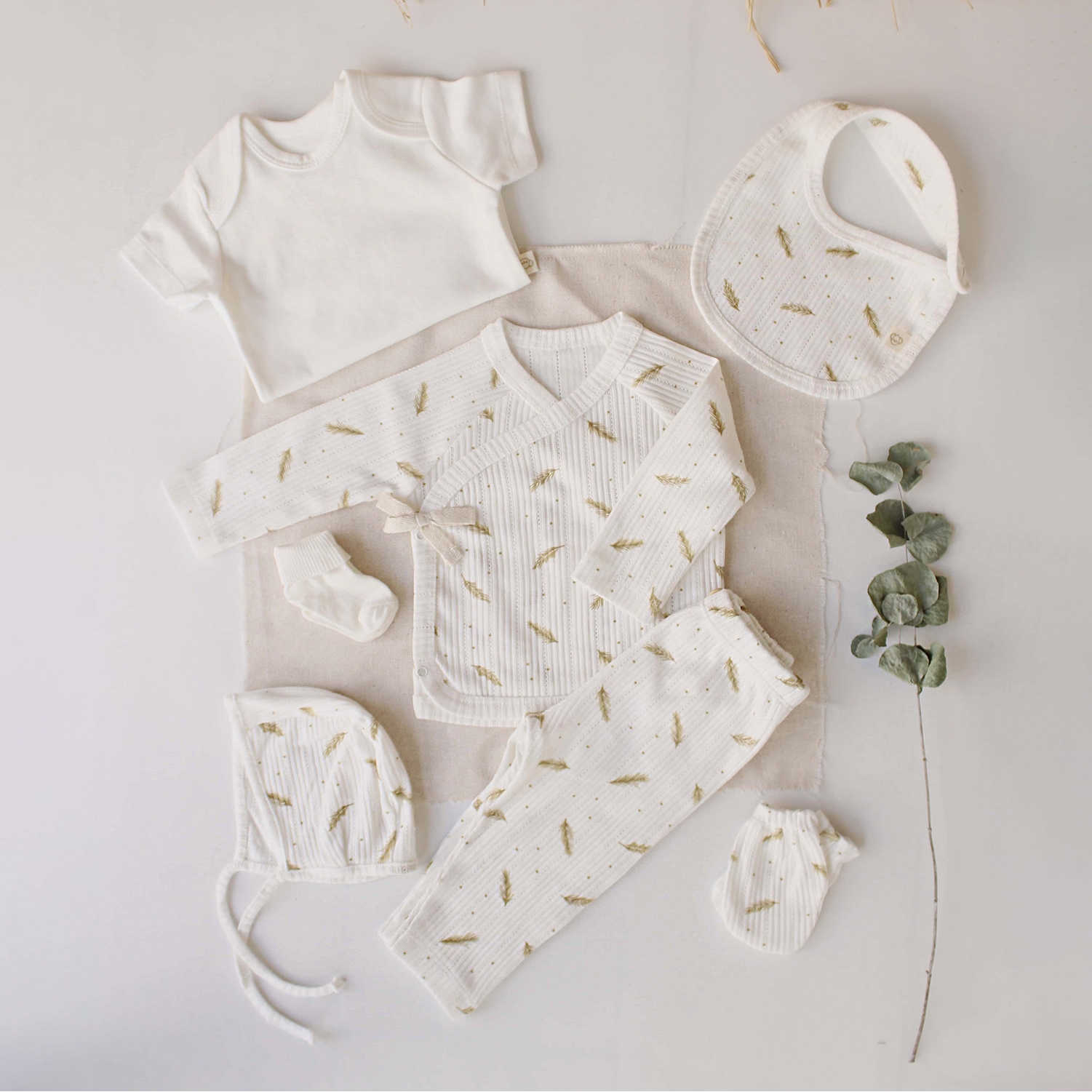 Spike Patterned 7-piece Newborn Set