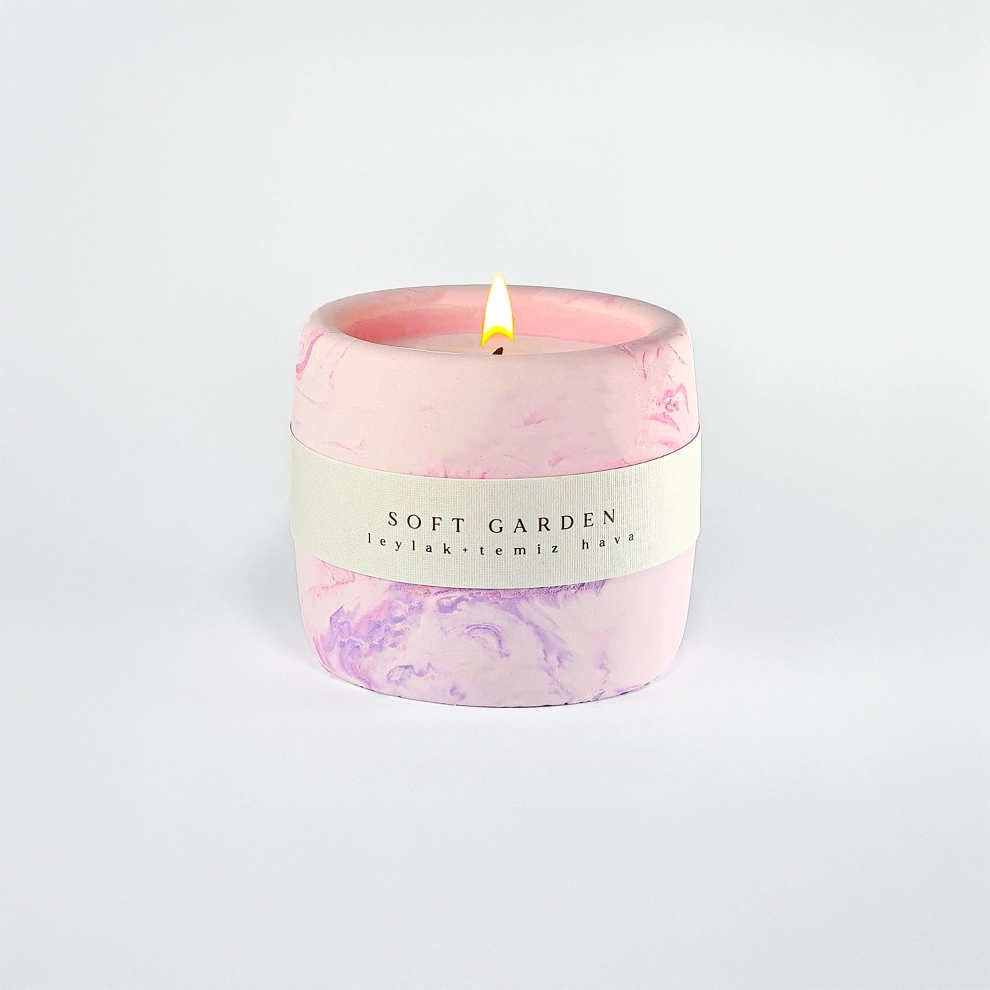 Soft Garden - Lilac & Fresh Air Scented Candle