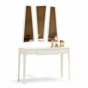 Dresuar Set With Modern Lines