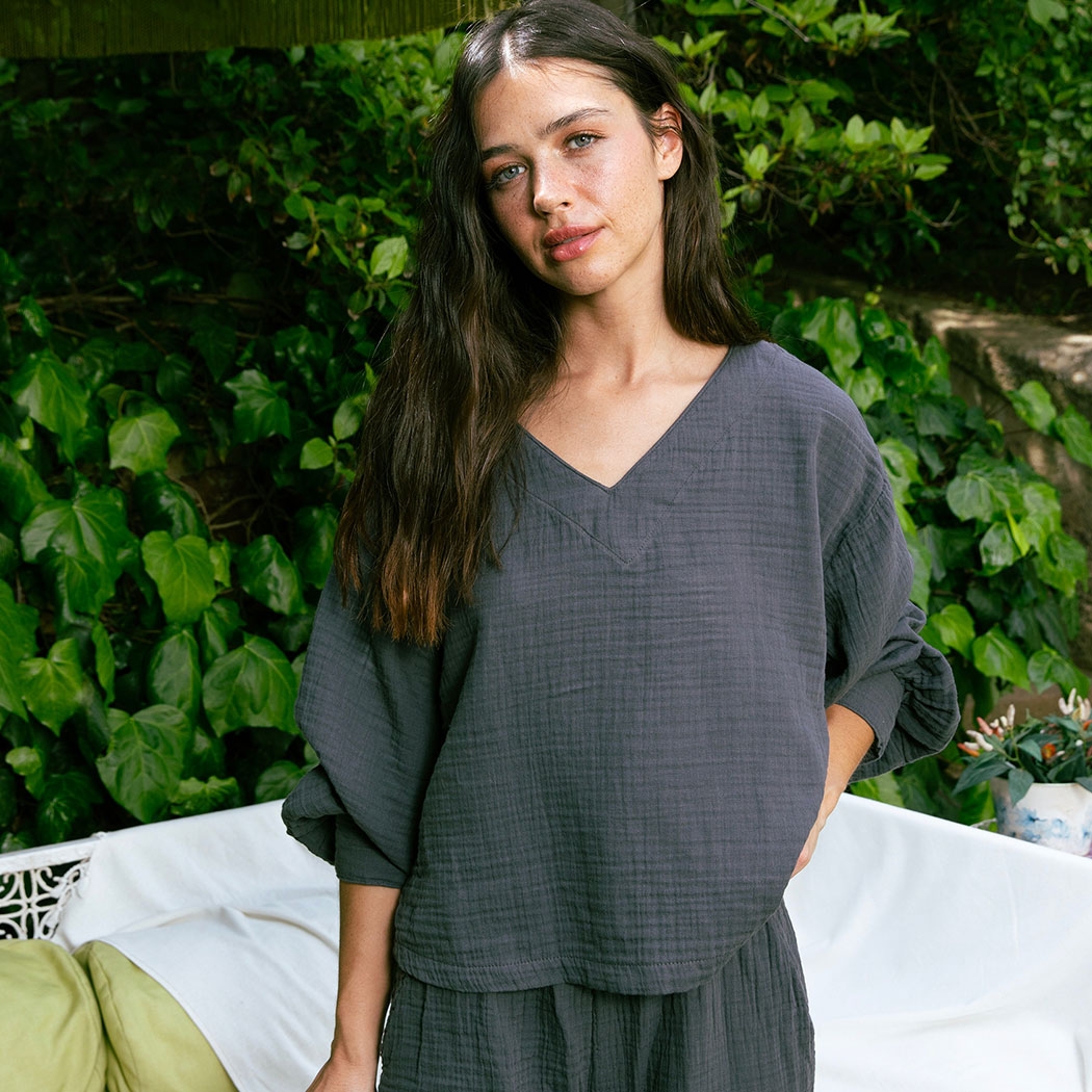 Nature Anthracite V-neck Lodos Top