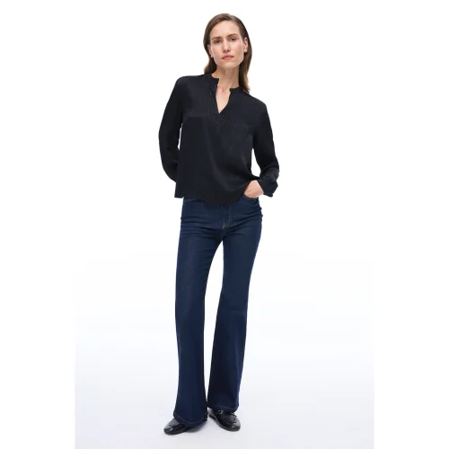 Akelas Regular Fit Standard Length Oversized Stand Collar Blouse