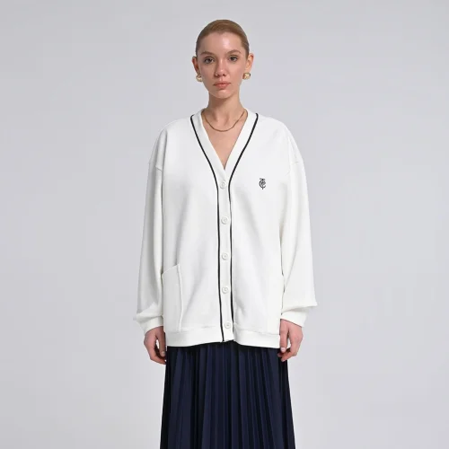 Women's Stylish And Comfortable Ecru Pocket Cardigan