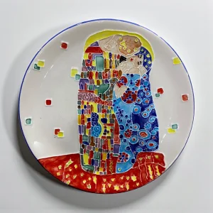 Embossed Ceramic Wall Plate Inspired By Kiss - 24 Cm