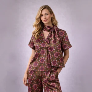 Floral Desenli Fular Detaylı Saten Bluz