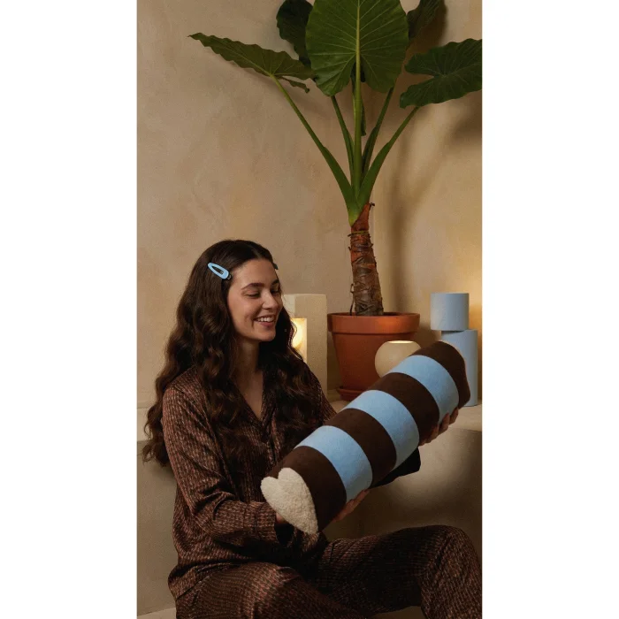 Pose Coeur Decorative Pillow image 4