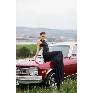 Siyah Saten Sırt Dekolteli Kuyruk Detaylı Uzun Elbise