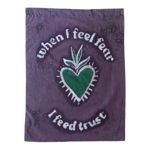 When I Feel Fear I Feed Trust El Yapımı Batik Duvar Flaması