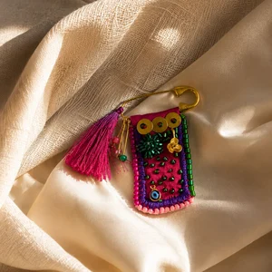 Handcrafted Kırmızı Broş