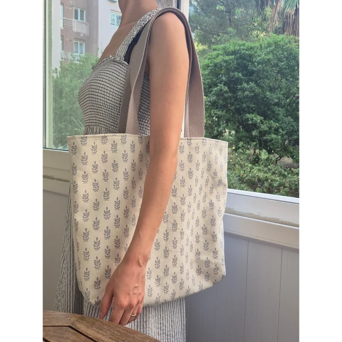 Minimal Leaf Pattern Handmade Shoulder Bag - 2