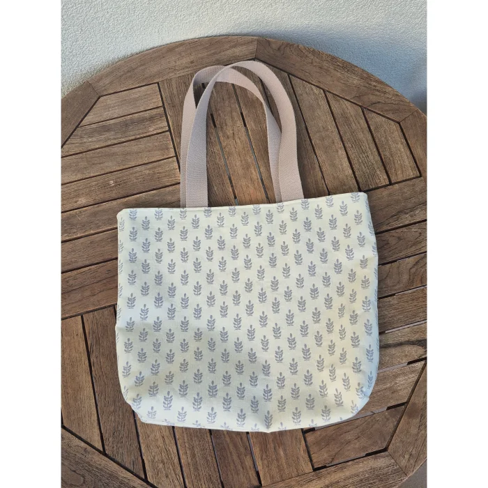 Minimal Leaf Pattern Handmade Shoulder Bag - 3