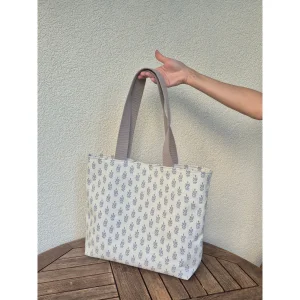 Minimal Leaf Pattern Handmade Shoulder Bag